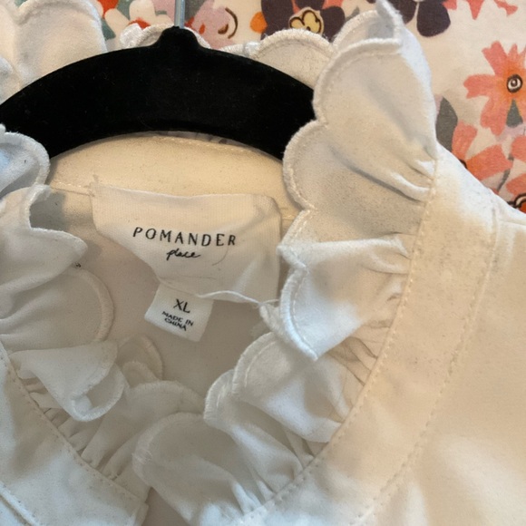 Pomander Place White Ruffled Women's Top - Picture 3 of 3